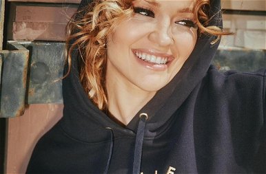 Rita Ora többször villantotta meg a melleit az Instagramon, mint kellett volna – fotók