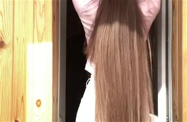 Ő az igazi Aranyhaj? Íme a lány, aki 10 éve növeszti a haját – fotók