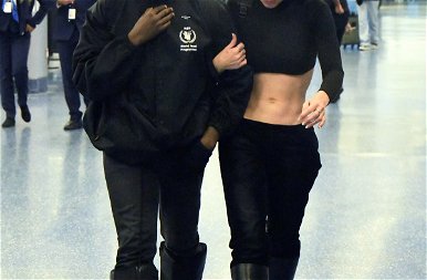 Kanye West végre mosolyog – talán mégis felhőtlenül boldog az új barátnőjével