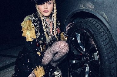 Madonna ismét cicit és feneket is villantott – fotók