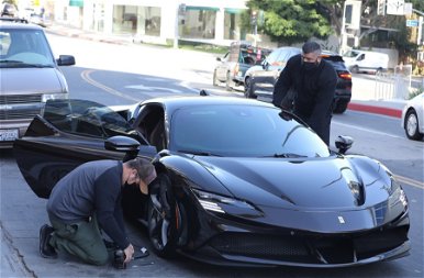Kendall Jenner Ferrarija nagy pácba került – lesifotók