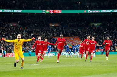 A Chelsea kapusa fölé lőtt, így a Liverpool nyerte meg az angol Ligakupát – galéria