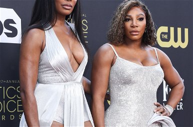 Hoppá: Venus és Serena Williams mellei majdnem kibuggyantak, óriási dekoltázst villantottak - fotók