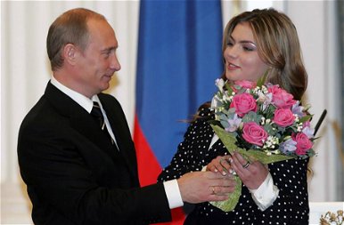 Ő Putyin féltve őrzött szeretője – fotókon az orosz árnyék First Lady