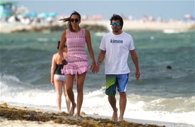 Fernando Alonso csodaszép barátnője bikinire vetkőzött