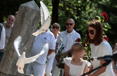 Megrázó képeken Berki Krisztián temetése - Mazsi teljesen összetört a gyász súlya alatt