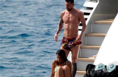 Most bikiniben nézheted meg Lionel Messi dögös feleségét