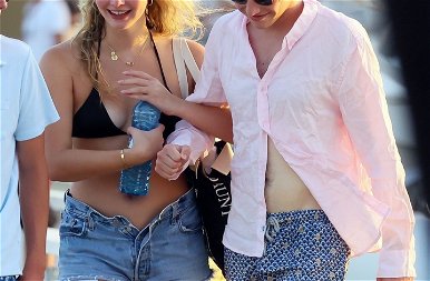 Bikiniben és kigombolt farmernadrágban bulizik Gwyneth Paltrow és Chris Martin lánya