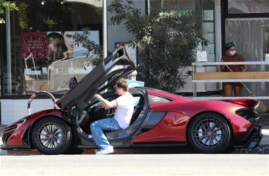 David Beckham luxusautóját lenyúlta a fia egy körre