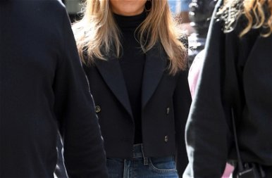 Forgatás közben készültek lesifotók Jennifer Anistonról, még mindig csodásan néz ki a Jóbarátok sztárja