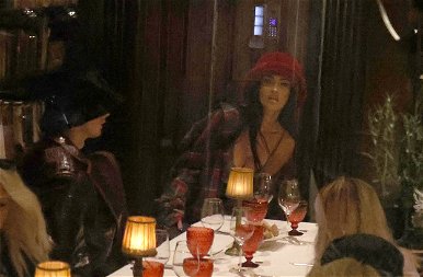 Megan Fox a melleivel hozta meg a pasija étvágyát a vacsorához