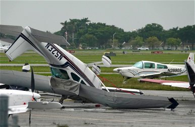 Repülőgépeket borított fel és tört össze az Ian nevű hurrikán Amerikában
